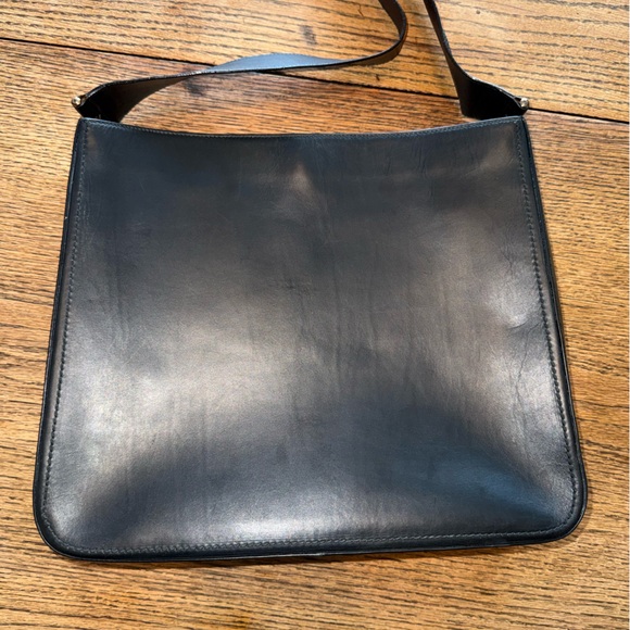Stunning Salvatore Ferragamo Leather Shoulder Bag - Picture 3 of 13
